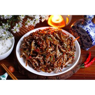 Cá cơm khô - không đầu, loại ngon, dày thịt, ít xương, chế biến được nhiều món ăn kèm với cơm