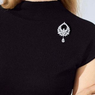 Ghim Trâm Cài Áo Hình Bông Hoa Đính Pha Lê Trắng Thời Trang Sang Trọng 6cm Cho Nữ