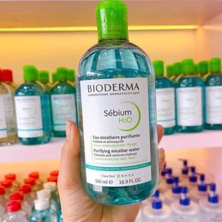 NƯỚC TẨY TRANG B IODERMA (MÀU XANH) hàng SU PE F ULL TEM Nhẹ nhàng rửa sạch và tẩy sạch lớp trang điểm mà không làm khô da. 500ml