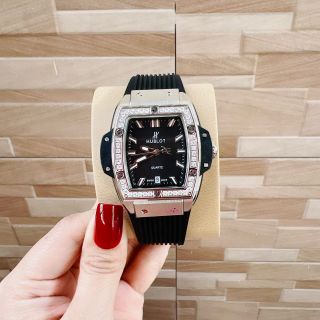 Đồng hồ hublot vuông