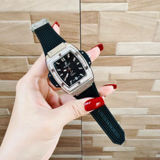 Đồng hồ hublot vuông
