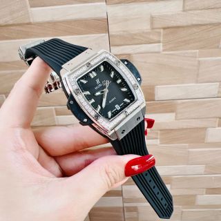 Đồng hồ hublot vuông