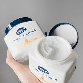 Vitamin E C ream là sản phẩm dưỡng ẩm và làm trẻ hóa làn da vô cùng hiệu quả 300g