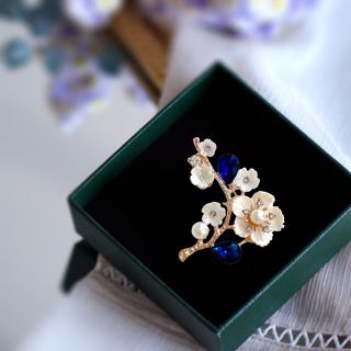 GHIM CÀI ÁO HÌNH CÀNH HOA ĐÍNH PHA LÊ THỜI TRANG CAO CẤP 6.5cm DÀNH CHO NỮ