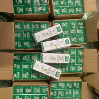 Kem Chống Nắng MartiDerm ( Phổ Rộng Bảo Vệ Toàn Diện 40ml giúp giữ cho làn da trẻ trung, tươi tắn và đều màu )