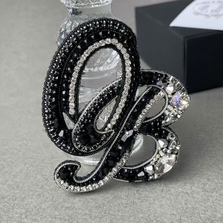 Ghim Trâm Cài Áo Chữ Cái lồng Mẫu Thiết Kế Hàng Thủ Công Kết Cườm. Kích Thước 3.5cm - 10cm. (Hàng đặt trước)
