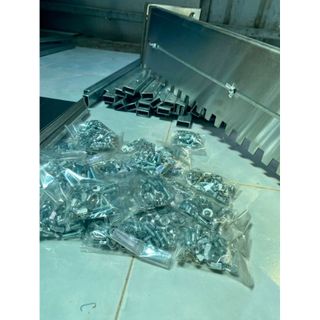 MÁNG KÉO RĂNG CƯA INOX (loại chuẩn) dùng lát gạch nền tăng giảm được từ 60cm đến 1m, có thể chỉnh nghiêng được