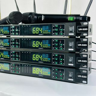 Micro Đầu Thu Lớn UR-32D - Micro Không Dây Karaoke, 4 Râu Bắt Sóng Xa 50M