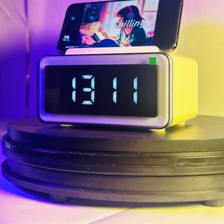 Loa Đồng Hồ Kiêm Sạc Điện Thoại Không Dây P14 - Màn Hình LCD, Đèn RGB Bắt Mắt