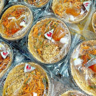 1 Miếng lớn cơm cháy đáy nồi ngon chà bông khô gà kèm nước sốt chấm