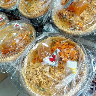 1 Miếng lớn cơm cháy đáy nồi ngon chà bông khô gà kèm nước sốt chấm