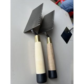 Bay Thợ Hồ Bay Xây Dựng - Bay Thép Răng Cưa Cán Gỗ Cao Cấp Chống Xoay