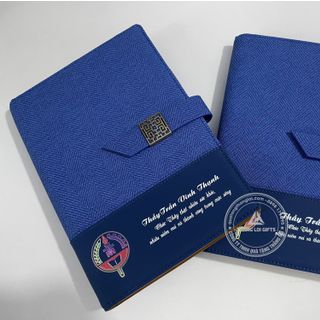 Sổ tay da bìa còng Màu xanh co quai cài - In ấn nội dung Tri ân Thầy cô