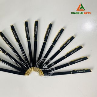 Bút ký xoay nhỏ Màu đen khoen vàng Khắc logo BẢO MINH