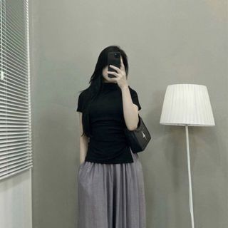 Áo cổ lọ xẻ tà bên