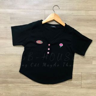 Áo Thun Thêu hoa phối nút