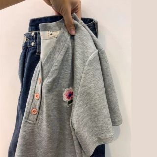 Áo Thun Thêu hoa phối nút