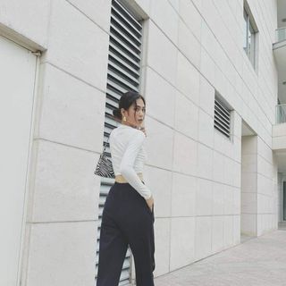 Áo thun CRT tay dài cổ tròn