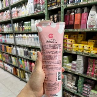 Tẩy Tế Bào Chết Toàn Thân Cathy Doll Sáng Da Sữa Bò 320ml White Milk Shine Peeling Body Scrub