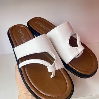 Dép sỏ ngón bản to
