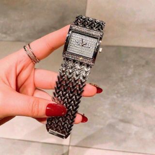 SALE: ĐỒNG HỒ THỜI TRANG GUES.S BẢNG MÀU BẠC 2