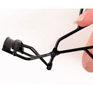 Kẹp Bấm Mi Chuyên Nghiệp Mac Full Lash Curler Giúp Mi Cong Tự Nhiên Đầu kẹp bằng silicon da bền, thời gian sử dụng lâu dài. giá sỉ