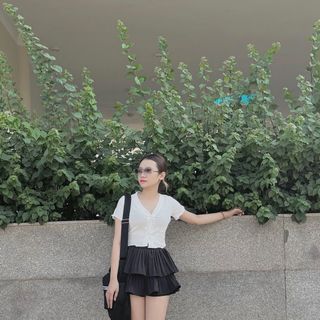 Áo CRT tay ngắn phối nút cuộn biên