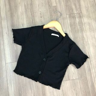 Áo CRT tay ngắn phối nút cuộn biên