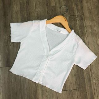 Áo CRT tay ngắn phối nút cuộn biên