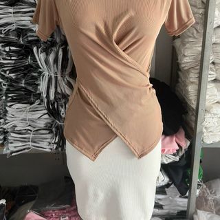 Áo thun xoắn eo HLUY