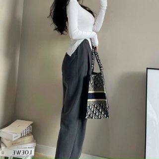 ÁO TAY DÀI XẺ TÀ CÓ NHÚN NGỰC