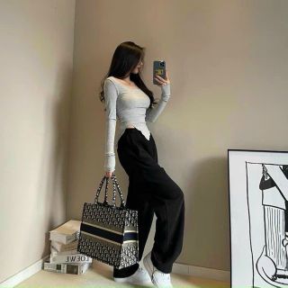 ÁO TAY DÀI XẺ TÀ CÓ NHÚN NGỰC