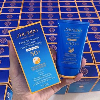 Chống Nắng Shi sheido SPF 50+ dạng sữa nên khi bôi lên da sẽ nhanh chóng thẩm thấu sâu vào da nên không tạo cảm giác khô hay nhờn rít trên da khi thoa.