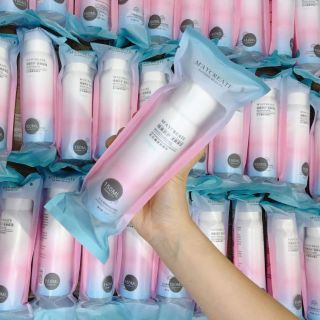 Xịt trang điểm kiêm Chống Nắng Dưỡng Trắng Da, Che Khuyết Điểm May create 150ml giúp da đều màu, mịn màng và tươi trẻ.