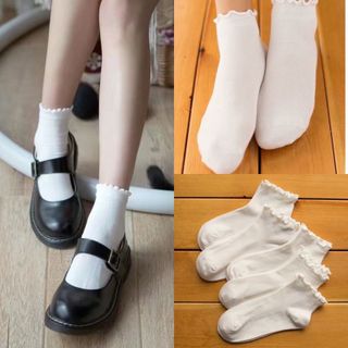 Tất trơn cổ nhỡ nhún xoăn - Vớ cổ cao trắng kiểu ulzzang 2 màu đen trắng cổ ngắn