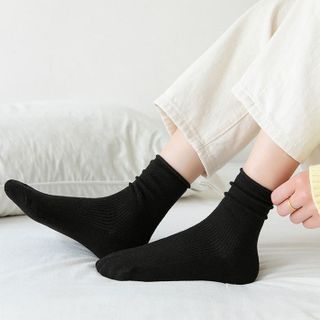 Tất vớ cổ cao nam nữ màu đen trắng trơn cá tính