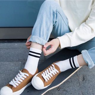 Tất vớ cổ kẻ đen trắng cho nam nữ phong cách Hàn Quốc