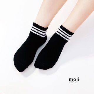 Tất vớ cổ kẻ đen trắng cho nam nữ phong cách Hàn Quốc