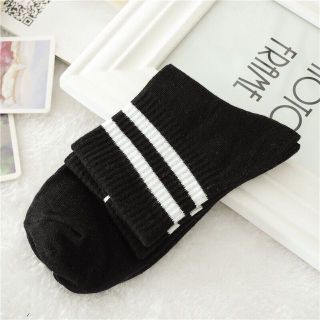Tất vớ cổ kẻ đen trắng cho nam nữ phong cách Hàn Quốc