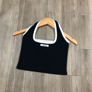 Áo cổ yếm hở lưng gắn tag AHOA