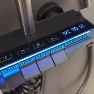 Vòi sen tắm đứng có đèn led kèm hiển thị nhiệt độ, kiểu phím đàn, cùng 4 chức năng tắm
