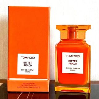 Nước hoa Tom For d Bit ter Peach EDP mang đến cho người thưởng thức hương vị đào ngọt ngào, chín mọng ấm áp và hương gỗ, đầy gia vị và đất.