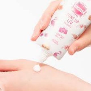 TINH CHẤT CHỐNG NẮNG NÂNG TONE
TRẮNG HỒNG TỰ NHIÊN SUNCUT