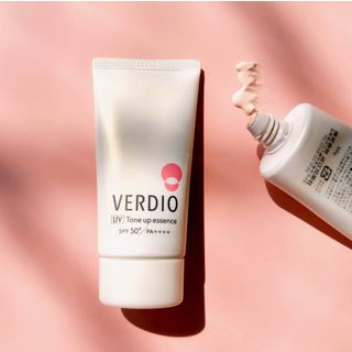 TINH CHẤT CHỐNG NẮNG NÂNG TONE
TRẮNG HỒNG DÀNH CHO DA NHẠY
CẢM OMI VERDIO SPF50+ PA++++