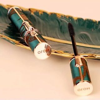 Mascara Hojo Peacock không lem không trôi chính hãng làm dày mi rất nhanh, tách từng sợi mi