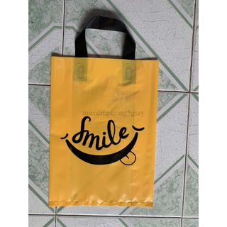 1kg túi Ép Quai in sẵn chữ Smile – đủ màu – đủ size chất liệu nhựa PE bóng mịn – dẽo dai – Giá xưởng – 5 Giây