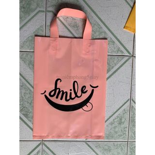 1kg túi Ép Quai in sẵn chữ Smile – đủ màu – đủ size chất liệu nhựa PE bóng mịn – dẽo dai – Giá xưởng – 5 Giây