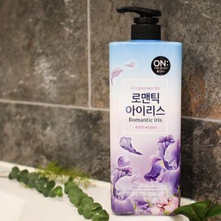 Sữa tắm ON:) THE BODY Romantic Iris Body Wash 900g