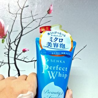 Sữa rửa mặT Senka Tạo bọt dày và sánh mịn chiết xuất tơ tằm trắng 120g