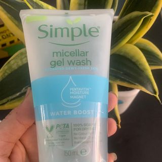 Sữa rửa mặt Simple giúp kiềm dầu và ngừa mụn hiệu quả - cho da dầu mụn 150ml [DIỆN MẠO MỚI]